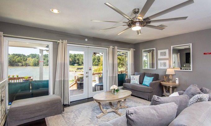 Pointblank House | Lakefront Living at the Cove