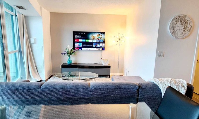 Fort York Condo | Lakefront living Downtown Toronto with Free Parking, indoor swimming and gym