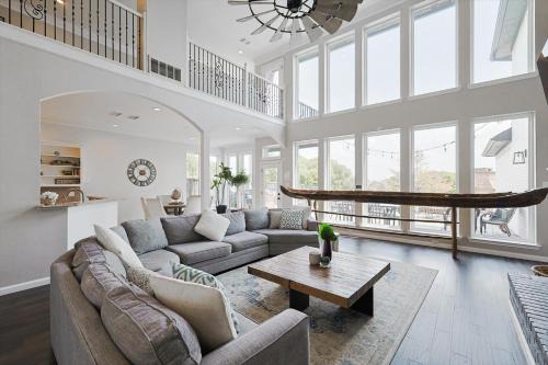 Rowlett House | Lakefront Living, Elegant 5BD Home on Lake Ray Hubbard