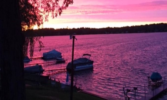 Hale Cottage | Lakefront Living Room: Sandy Beach Cottage - Sleeps 8