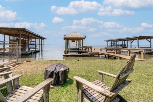 West Livingston House | Lakefront Livingston Retreat with Dock and Fire Pit!