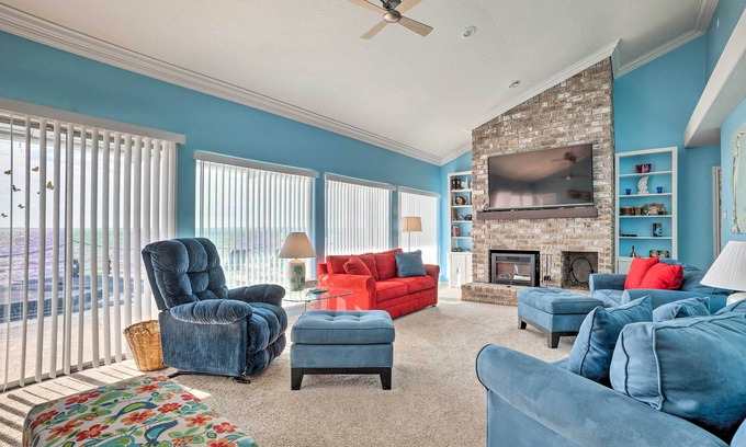 West Livingston House | Lakefront Livingston Home w/Grill & Views!