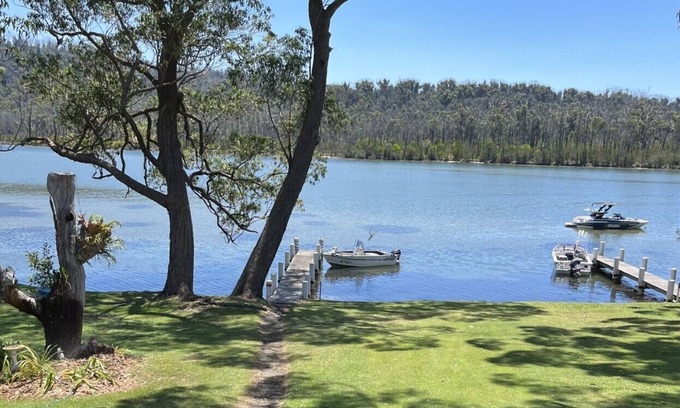 Lake Conjola House | Lakefront location with private jetty