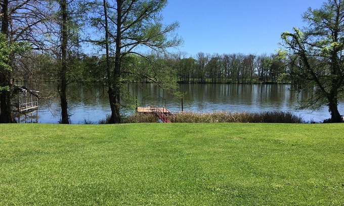 Ferriday House | Lakefront Lodge On Beautiful Lake Concordia