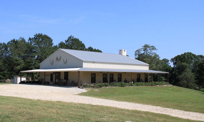 Grapeland House | Lakefront Lodge perfect for families or hunters.