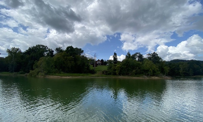 Bean Station House | Lakefront log cabin on stunning Cherokee Lake!