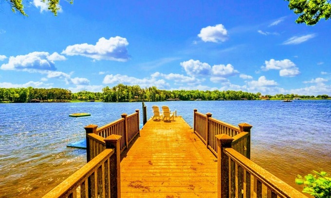 Bumpass House | Lakefront Log Cabin at Lake Anna, Dock, Deck