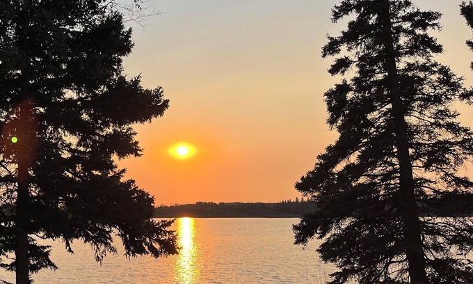 Manitoba Cottage | Lakefront Log Cabin with HOT TUB. Unique property with private lake access.