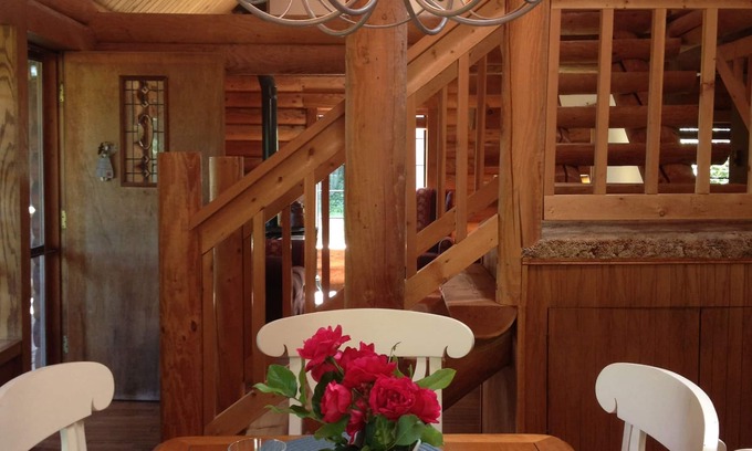 Clinton Cabin | Lakefront Log-Cabin Retreat