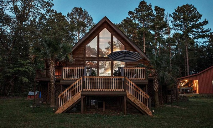 Huntcliff Cabin | Lakefront log cabin