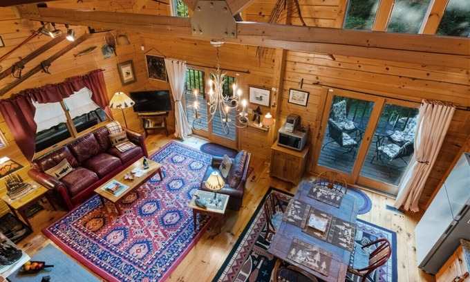 Washington Cabin | Lakefront Log Cabin on 2 acres