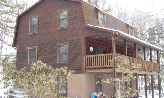 North Glade Hills Cabin | Lakefront Log Home w/Dock Slip – 30% Weekly Discount - Excl. Summer