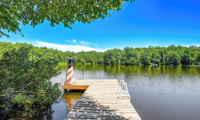 Chesapeake Ranch Estates-Drum Point Cabin | Lakefront Lusby Home w/Fire Pit: 3 Mi to Beach!