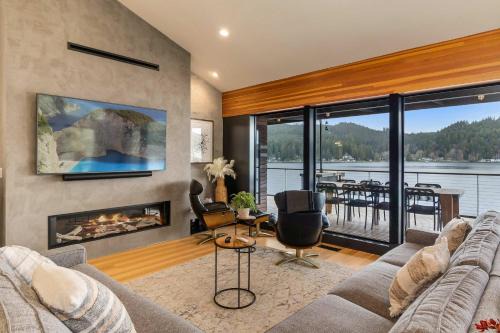 Olympia House | Lakefront Luxury Stunning Views Dock Hot Tub