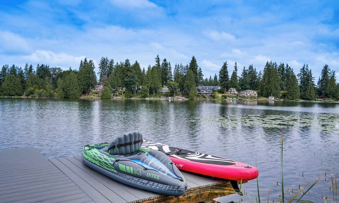 Martha Lake House | Lakefront Lynnwood Home w/Balconies & Shared Dock
