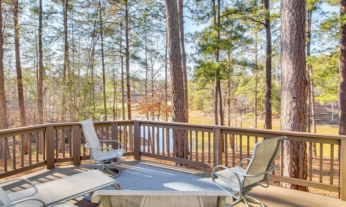 McCormick House | Lakefront McCormick Gem: Deck & Golf Course Views