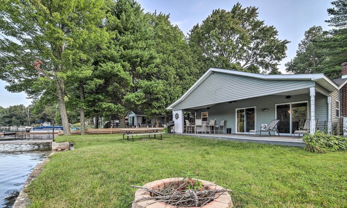 Mecosta Cottage | Lakefront Mecosta Cottage: Dock, Beach Access