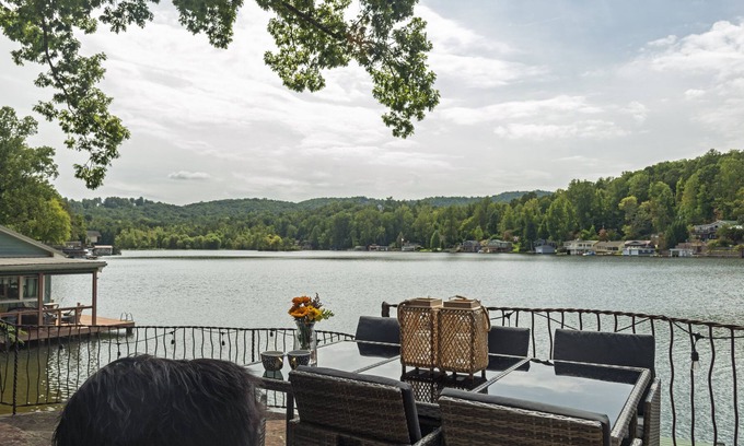 Landrum Ski Chalet | Lakefront Meditation