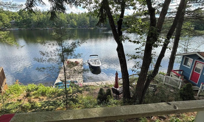 Gravenhurst House | Lakefront Muskoka Retreat w/Sauna Fire Pit Dock
