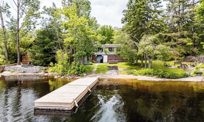 MacTier House | Lakefront Muskoka Retreat 4 Bedroom Cottage