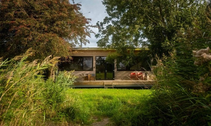 Grou Cabin | Lakefront Nature House with Private Dock: Iisfûgel