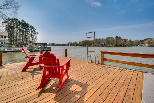 New London House | Lakefront New London Home Dock, Fire Pit and Views!