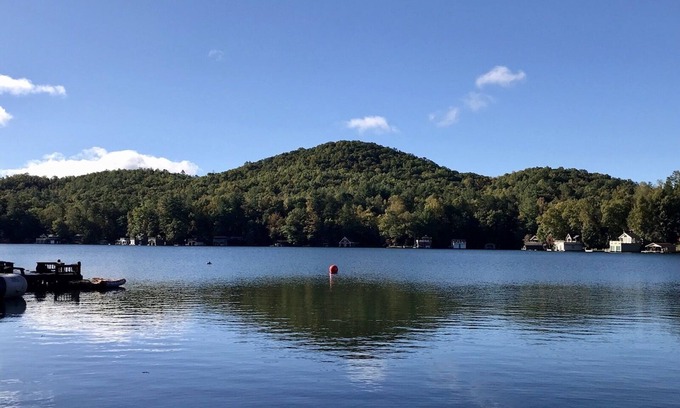 Wiley House | LAKEFRONT! Now accepting 2026 Bookings! Huge Screened Porch! Pingpong, Fire pit!