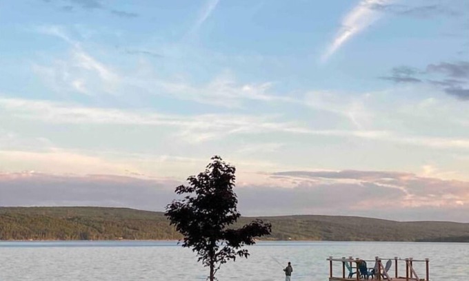 Boularderie Cottage | Lakefront Oasis