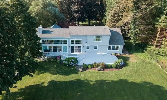 Niagara County House | Lakefront Oasis near Lewiston & Niagara Falls