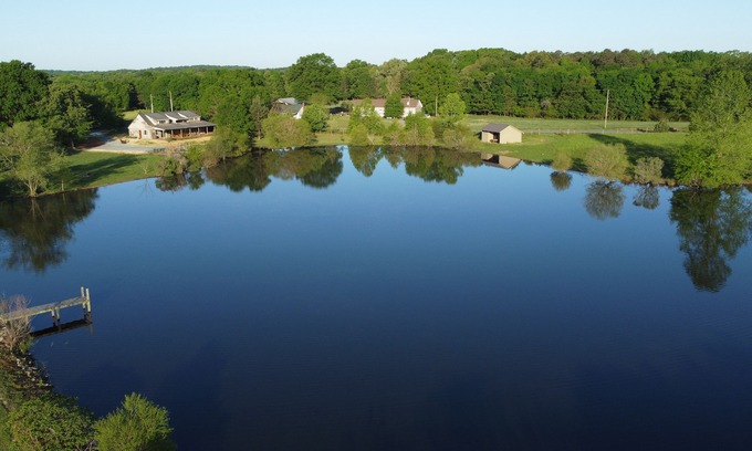 Union County House | Lakefront on 24 Acres + 4 Acre Lake + 60 ft Porch Facing Lake + Pool Table!
