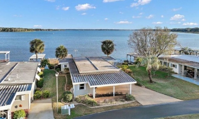 Leesburg House | Lakefront on Lake Griffin chain of lakes 4 miles to the Villages