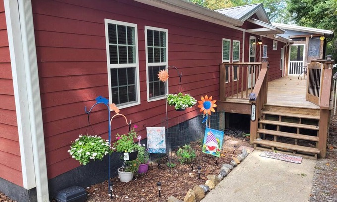 Blairsville House | Lakefront on Nottely:Family retreat & single level with covered boat slip.