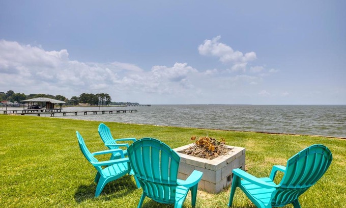Onalaska House | Lakefront Onalaska Home with Screened-In Porch!