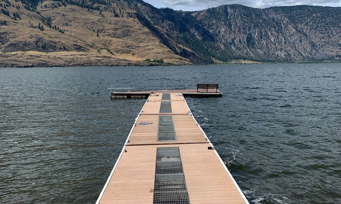 Okanogan County House | Lakefront Palmer Lake Cabin W/large deck, private dock, and an amazing view!