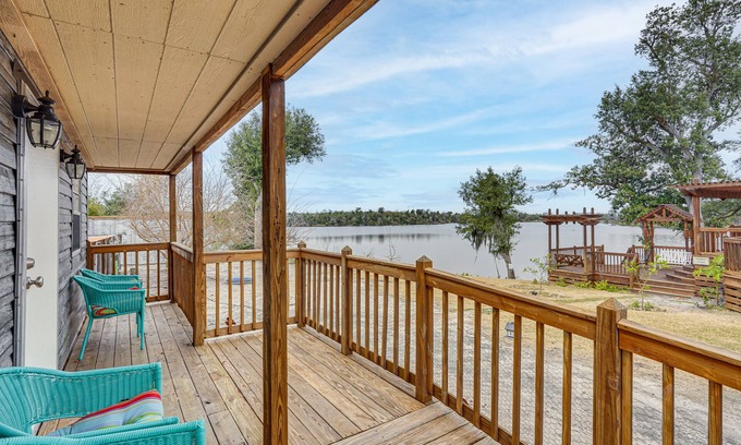 Parker Apartment | Lakefront Panama City Studio w/Hot Tub Access