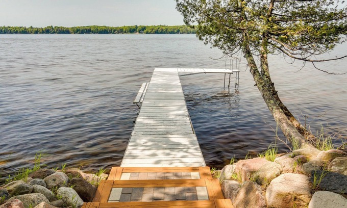 Ainsworth Cottage | Lakefront Pearson Cottage w/Swim Dock + Kayaks!