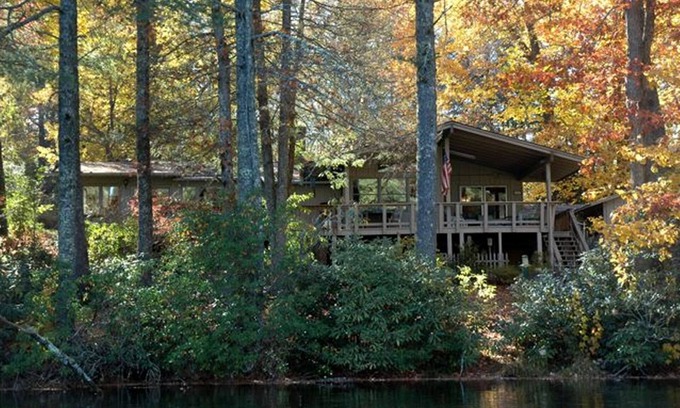 Lake Toxaway House | Lakefront,perfect for nature lovers and gardeners ,outdoor enthusiast & downtime