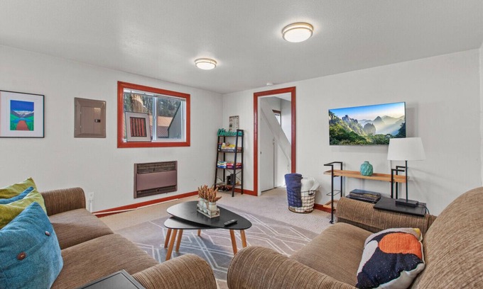 Bayview Boat Rental | Lakefront Perfect Space