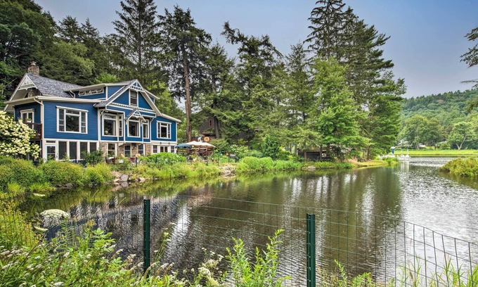 Bear Creek Village Apartment | Lakefront Poconos Retreat w/Hot Tub, Near Hiking!