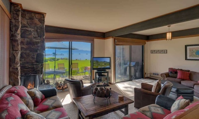 Tahoe Tavern House | Lakefront|Pool|Pier|Bouys|Pickleball|Walk to town