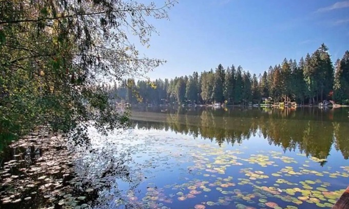 East Renton Highlands RV Rental | Lakefront private camp site