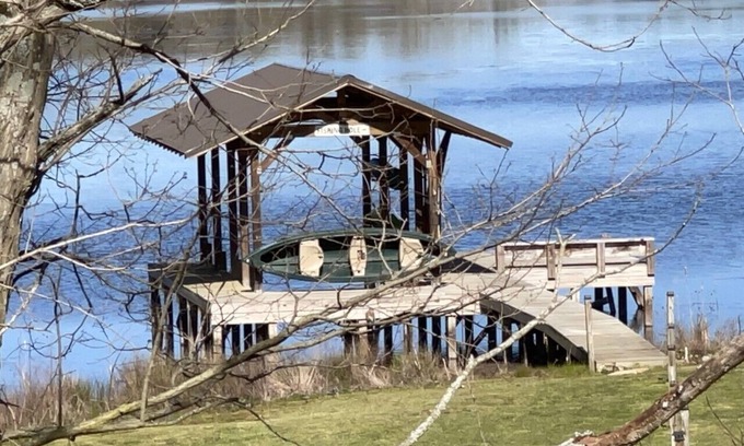 Fackler Cottage | Lakefront- Private Dock w/Kayaks! A Fisherman's Paradise!