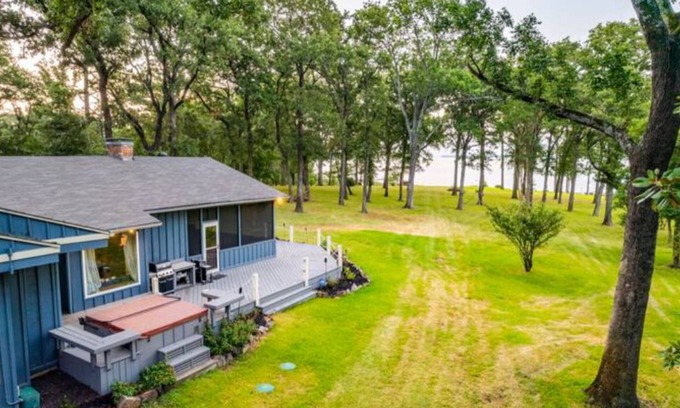 Quinlan House | Lakefront | Private Dock | Games | Guest House