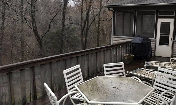 Estill Springs House | Lakefront property, spacious family retreat with private dock, hot tub & kayak