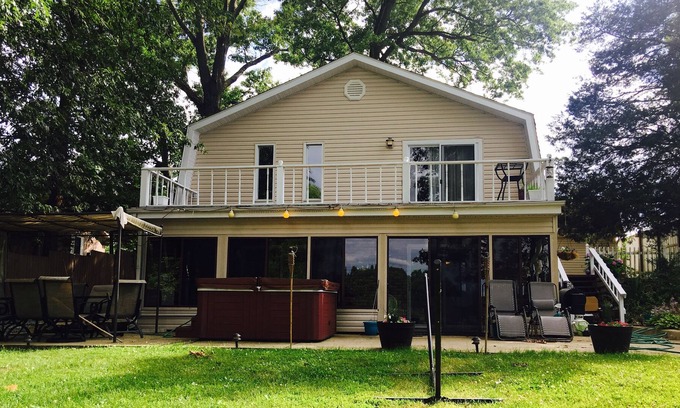 Marion House | Lakefront Property at Lake of Egypt Marion. Hot Tub/Wineries/Boating!