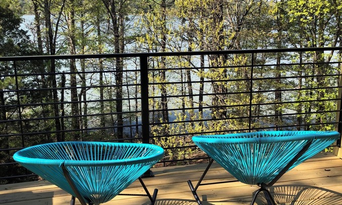 Clinton House | Lakefront property on Greer’s Ferry Lake