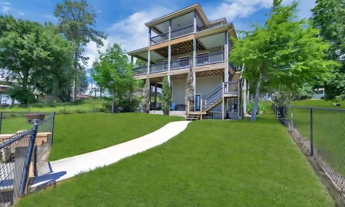 Oakhurst House | Lakefront relaxation with private dock