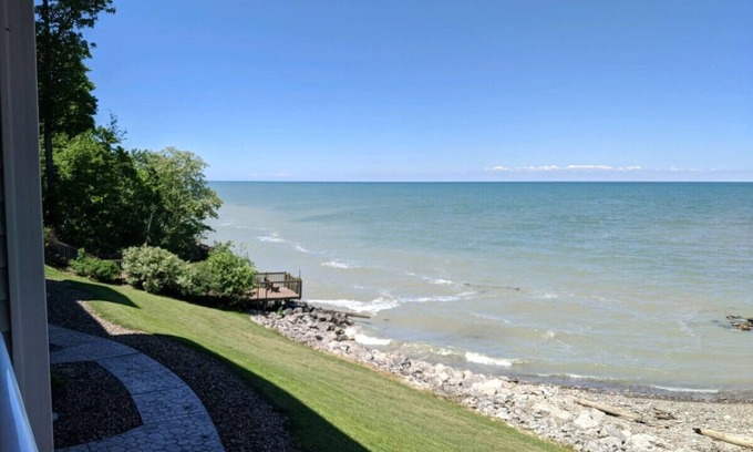 Geneva-on-the-Lake Apartment | Lakefront Retreat Condo, Indoor Pool, Beach, Wineries, Spire