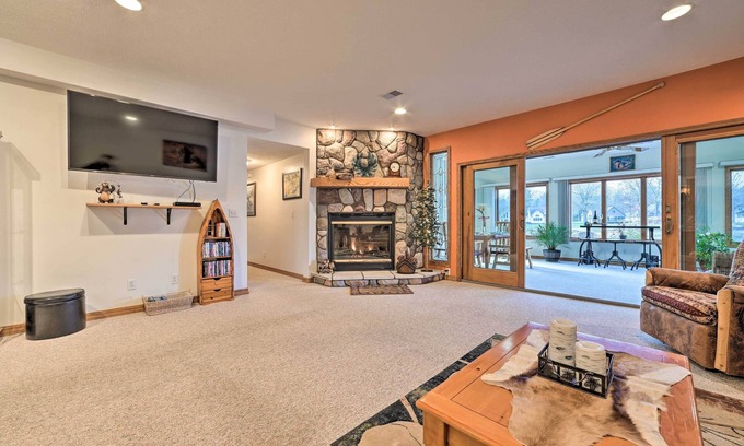 Gladwin House | Lakefront Retreat on 18 Acres w/Hot Tub!