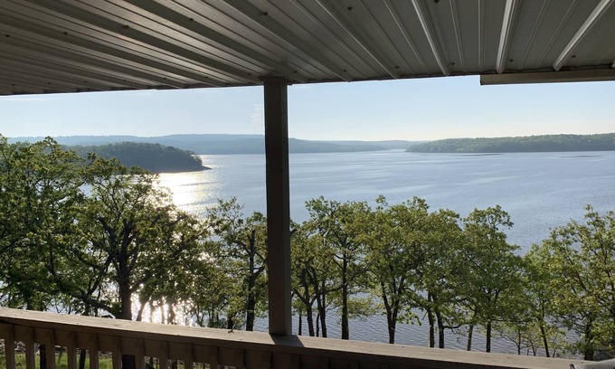 Canadian House | Lakefront Retreat - Stunning Views, Huge Kitchen & Neighborhood Boat Ramp